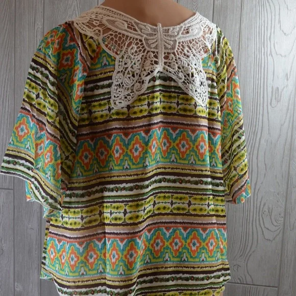 NWT Unique Lace back butterfly top PLUS SI… - Picture 4 of 7